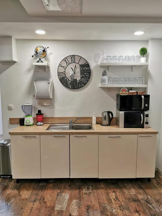 Hostel Book'N'Hook Stobrec Ngoại thất bức ảnh